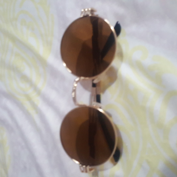 Sunglasses - Picture 4 of 11